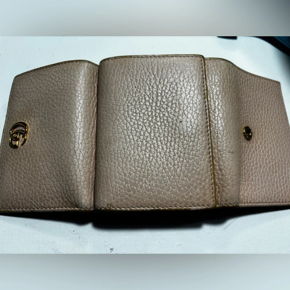 Gucci trifold wallet includes coin pouch - Picture 3 of 6